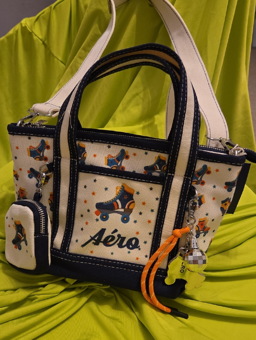 Aeropostale Mini-Tote/Handbag Canvas Roller Skates